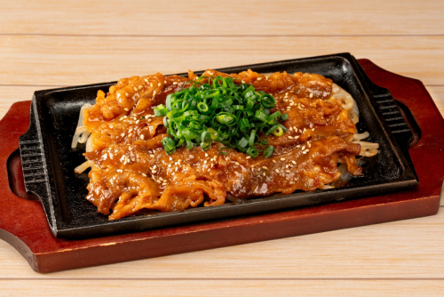 鉄板 ヤンニョム牛カルビ焼肉