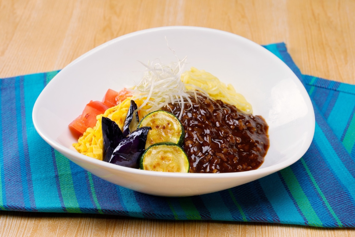 黒毛和牛入り肉味噌の夏野菜ジャージャー麺